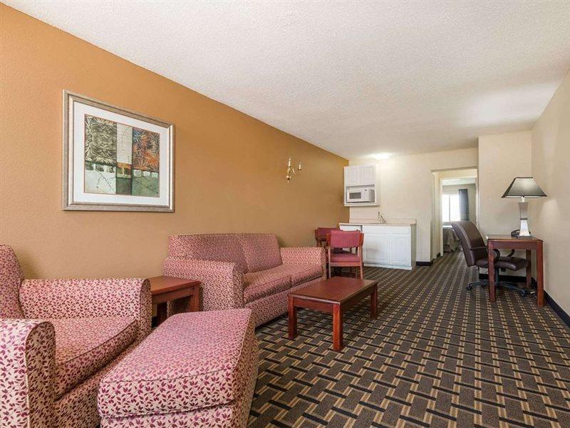 Готель Super 8 By Wyndham Indianapolis/Ne/Castleton Area Екстер'єр фото