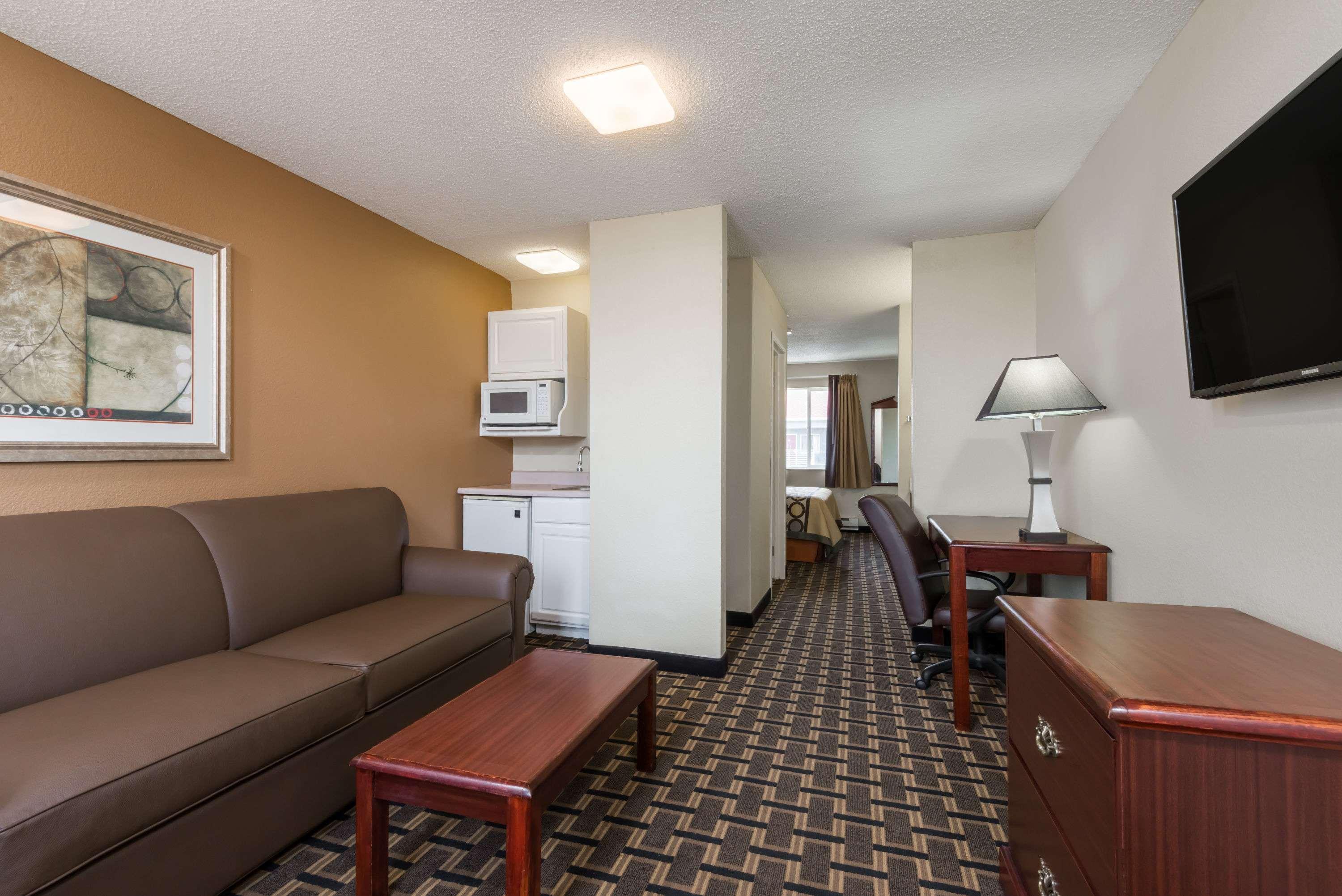 Готель Super 8 By Wyndham Indianapolis/Ne/Castleton Area Екстер'єр фото