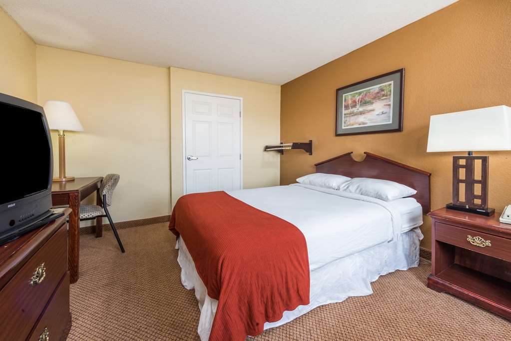 Готель Super 8 By Wyndham Indianapolis/Ne/Castleton Area Номер фото